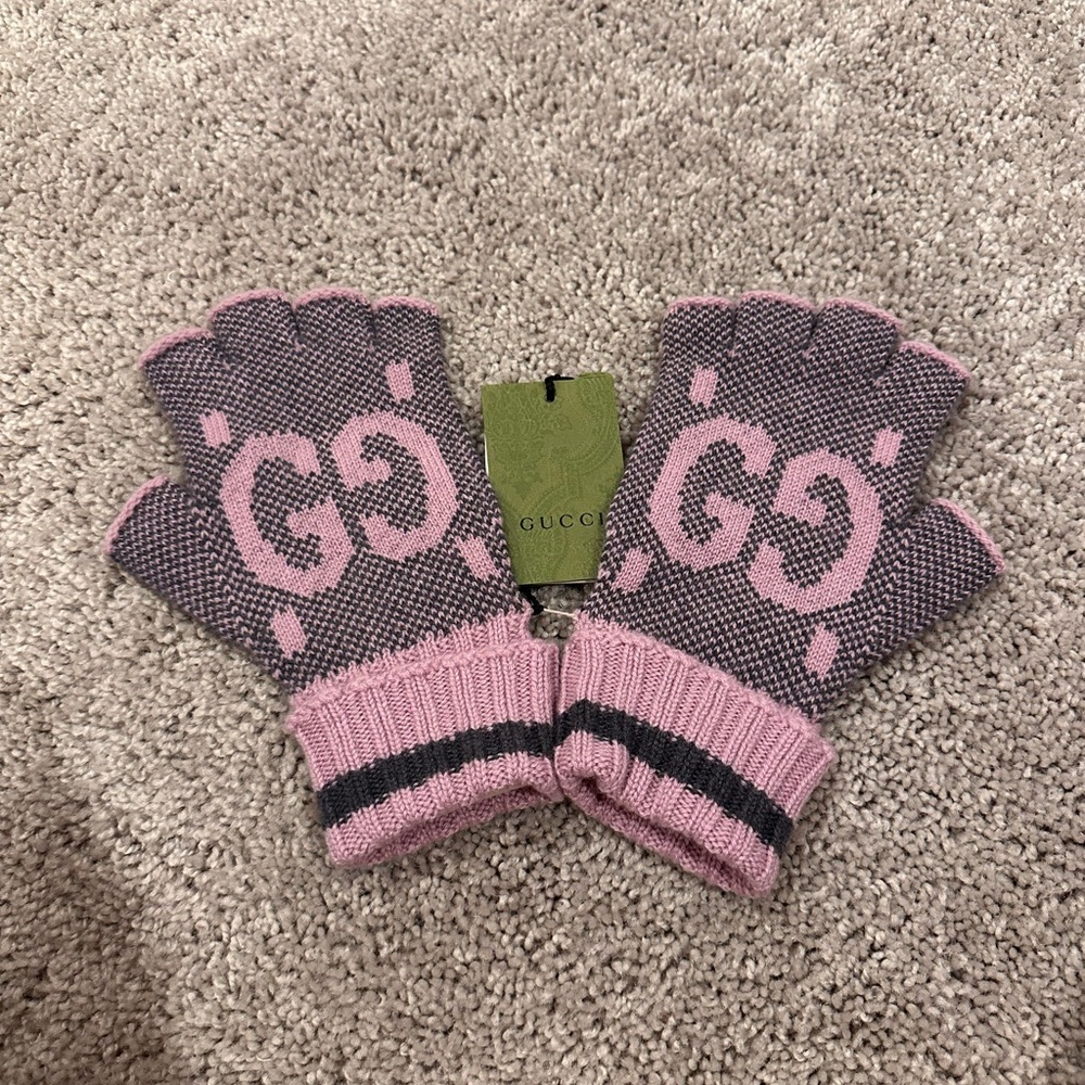 Gucci Cashmere Fingerless Gloves NWT - Size Medium